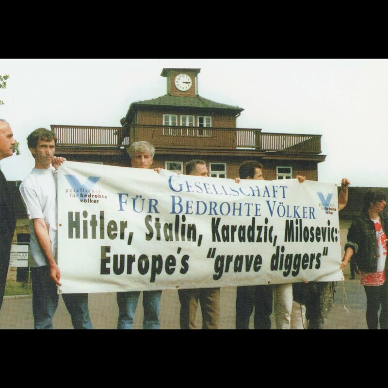 Demonstration at the Buchenwald Memorial, July 1995 (Archives Gesellschaft für bedrohte Völker)