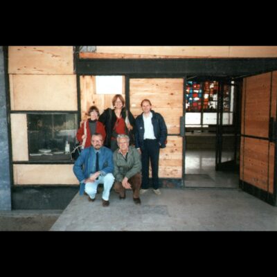 Marian Wenzel (back centre) at the entrance to the History Museum of Bosnia and Herzegovina 1995. (Archives History Museum of Bosnia and Herzegovina)